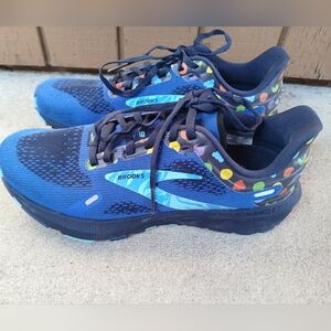 Women's Brooks Shooes Size 7